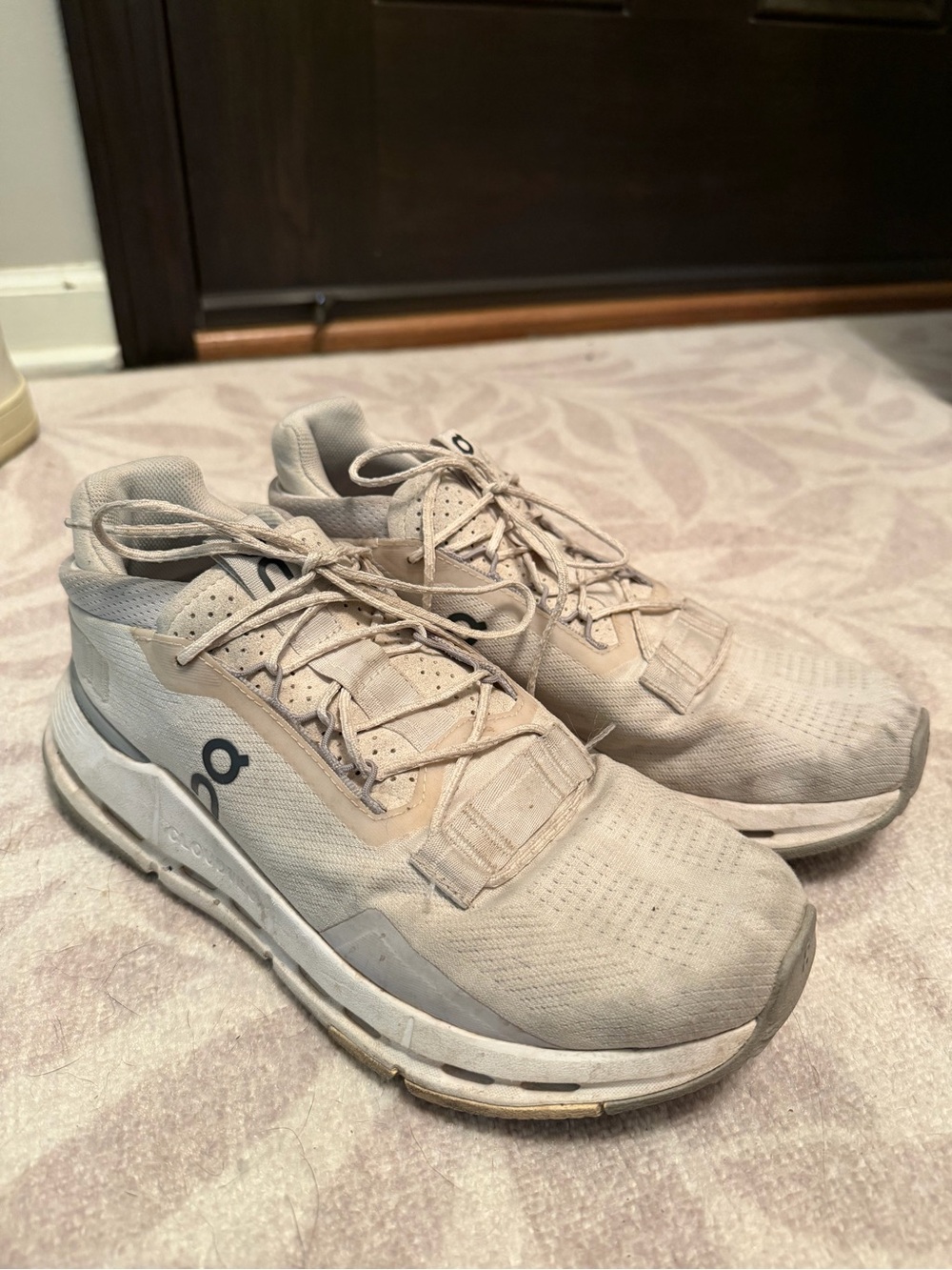 On Running Running Women’s Cloudswift Running Shoes in Light Gray
